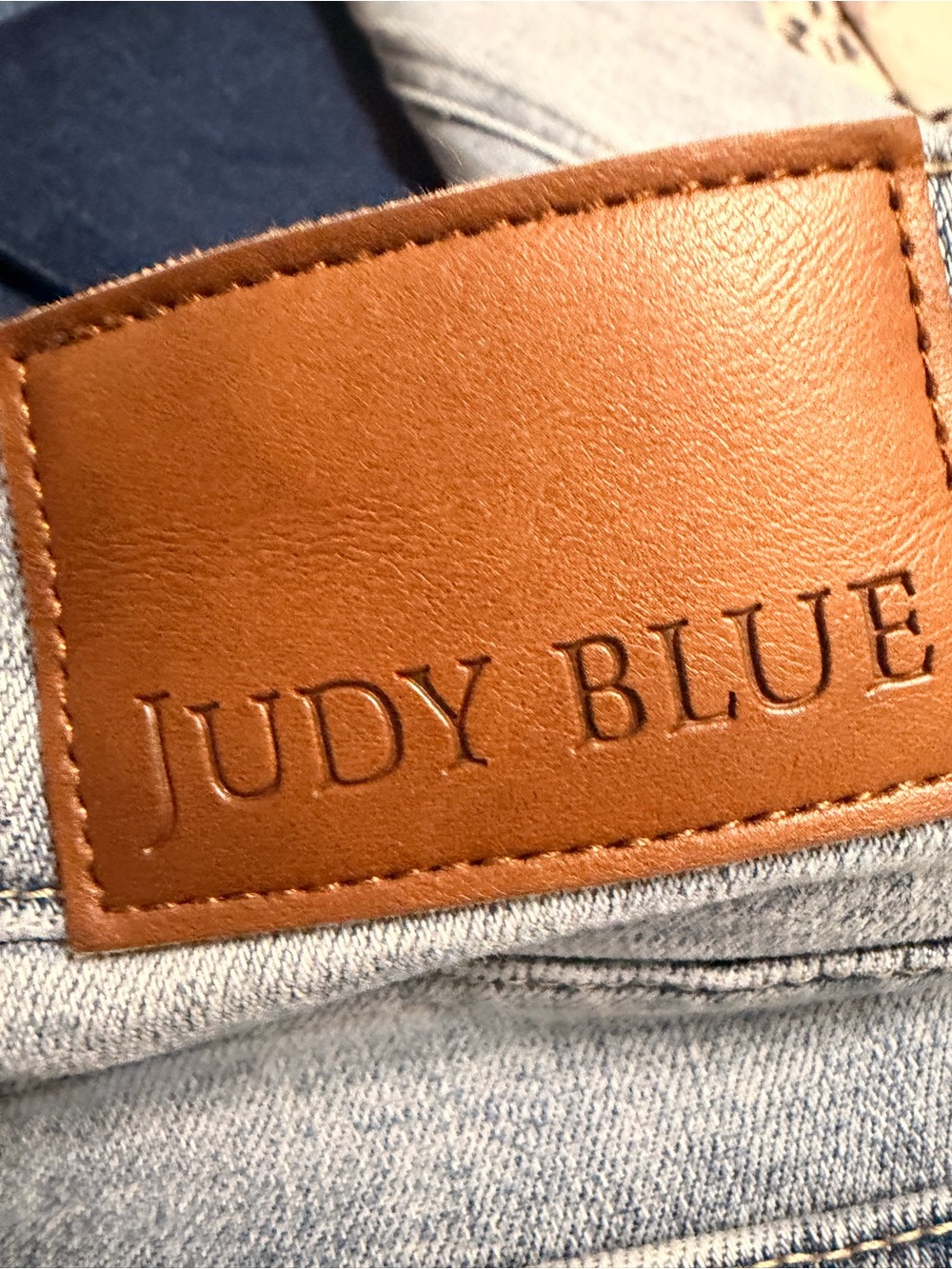 Judy Blue Light Wash barrel jeans - Picture 3 of 5